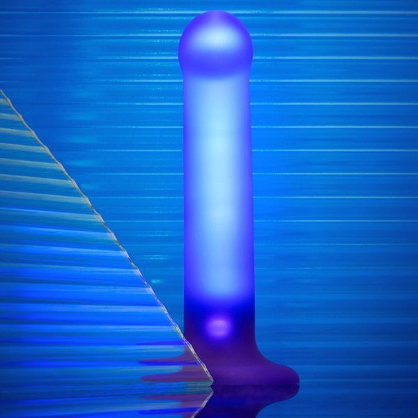 Дилдо, що світиться Strap-On-Me Glow-LED Dildo Purple - M SX2851